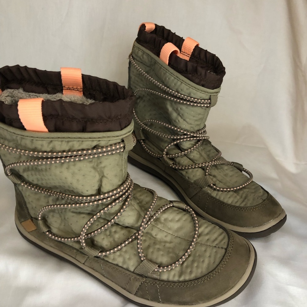 Clark’s Women’s Aria Frost Ankle Boot Taupe NWOT